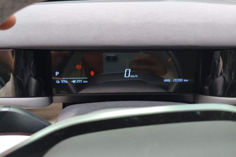 Used iCAR 03 2024 401km Two-Wheel Drive Standard Advanced Version Instrument Cluster