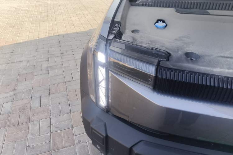 Used iCAR 03 2024 472km Four-Wheel Drive Long-Range Version Right Front Headlight