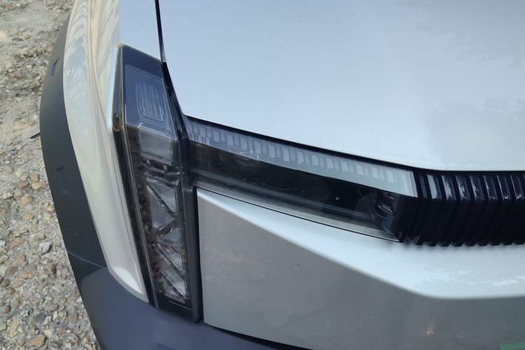 Used iCAR 03 2024 501km Two-Wheel Drive Long-Range Version Right Front Headlight