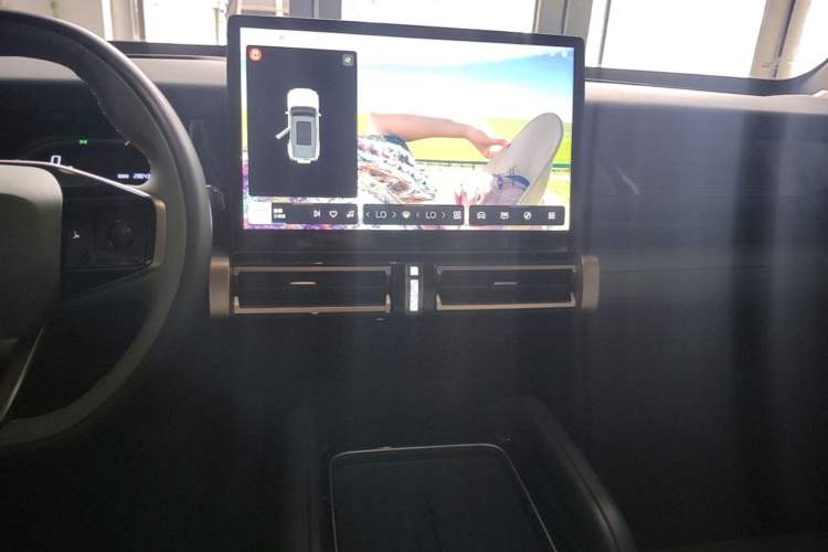 Used iCAR 03 2024 401km Two-Wheel Drive Standard Advanced Version Audio And AC Panel