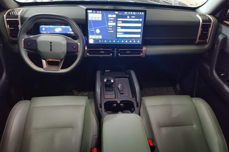 Used iCAR 03 2024 501km Range Two-Wheel Drive Long-Range Smart Trend Edition Center Console