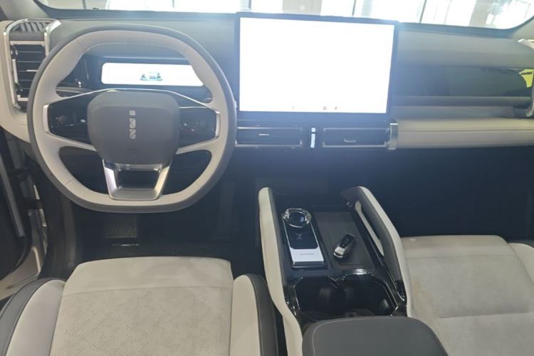 Used iCAR 03 2024 501km Four-wheel Drive Long-Range Advanced Version Center Console