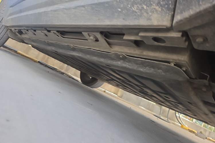 Used iCAR 03 2024 401km Range Two-Wheel Drive Standard Yuechao Version Chassis Front Right