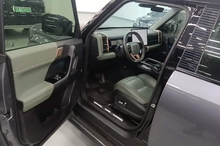 Used iCAR 03 2024 501km Four-wheel Drive Long-Range Advanced Version Driver Seat