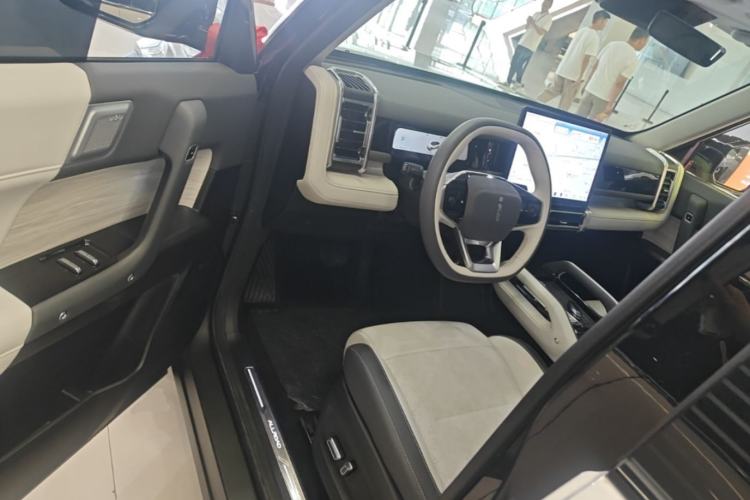 Used iCAR 03 2024 501km Four-wheel Drive Long-Range Advanced Version Driver Seat