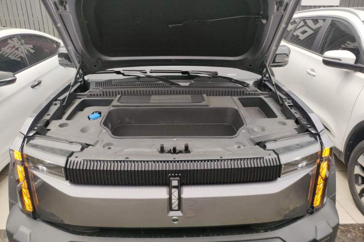 Used iCAR 03 2024 501km Two-Wheel Drive Long-Range Yuechao Edition Engine Bay