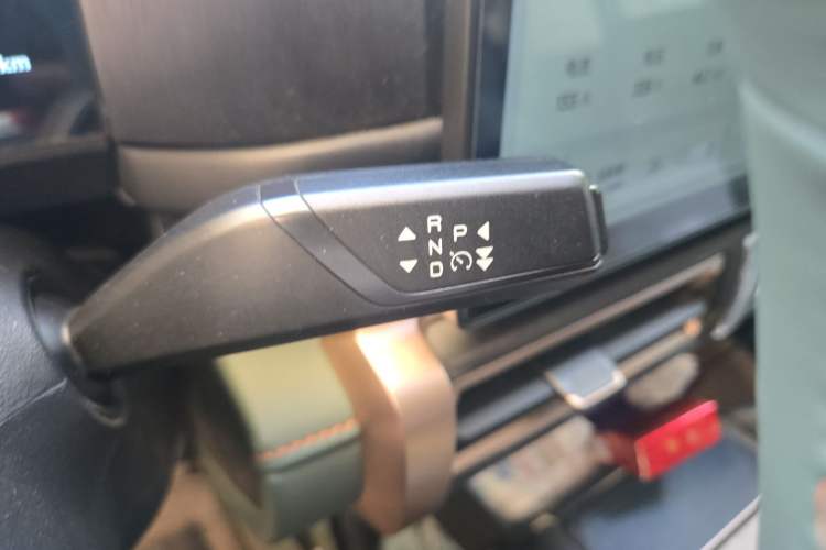 Used iCAR 03 2024 401km Range Two-Wheel Drive Standard Yuechao Version Gear Lever