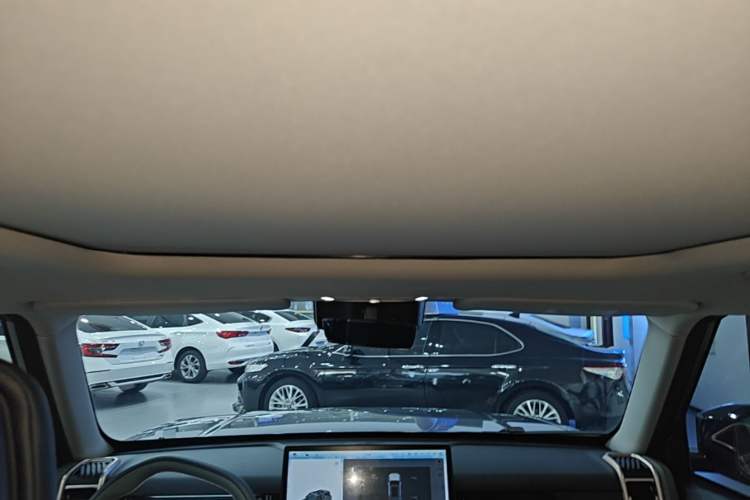 Used iCAR 03 2024 501km Four-wheel Drive Long-Range Advanced Version Headliner