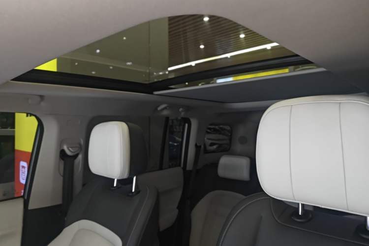 Used iCAR 03 2024 501km Four-wheel Drive Long-Range Advanced Version Headliner