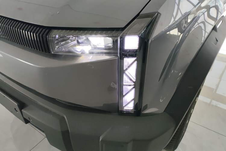 Used iCAR 03 2024 472km Four-Wheel Drive Long-Range Version Left Front Headlight