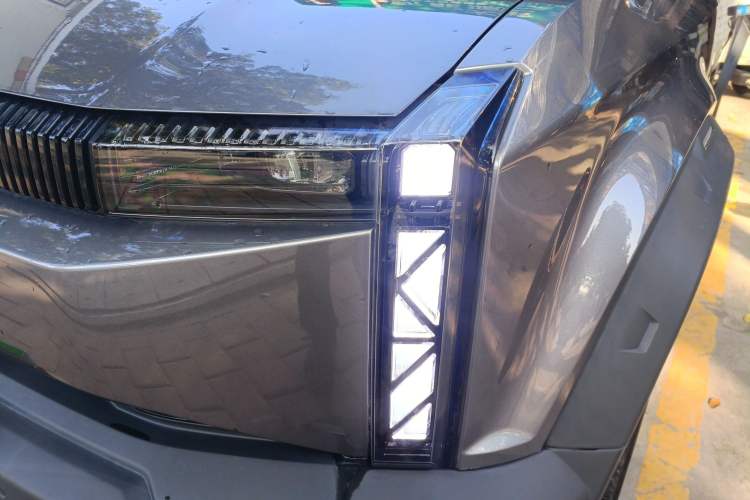 Used iCAR 03 2024 401km Two-Wheel Drive Standard Advanced Version Left Front Headlight