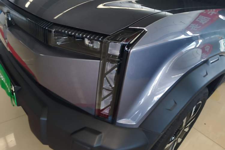 Used iCAR 03 2024 501km Range Two-Wheel Drive Long-Range Smart Trend Edition Left Front Headlight