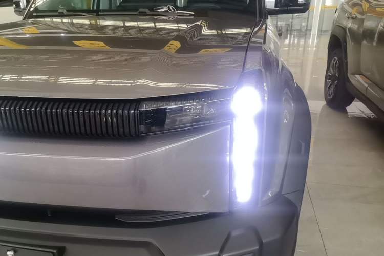 Used iCAR 03 2024 501km Two-Wheel Drive Long-Range Version Left Front Headlight