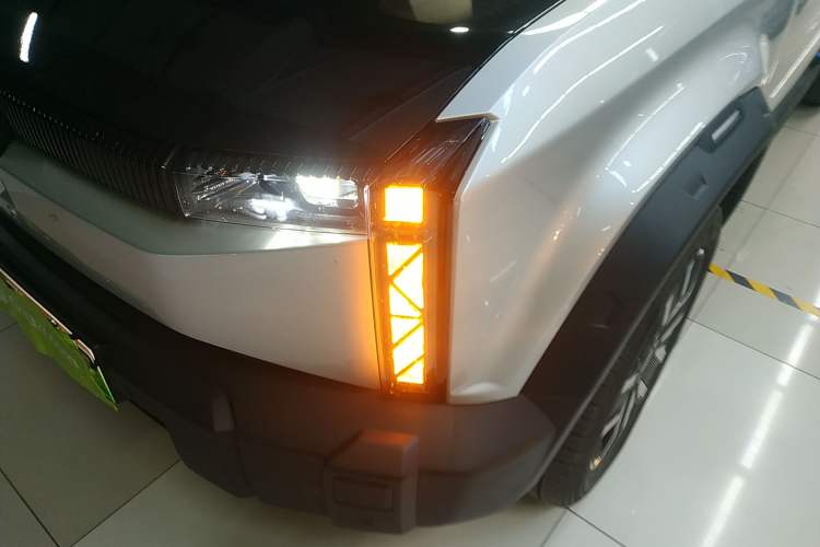 Used iCAR 03 2024 472km Four-Wheel Drive Long-Range Version Left Front Headlight