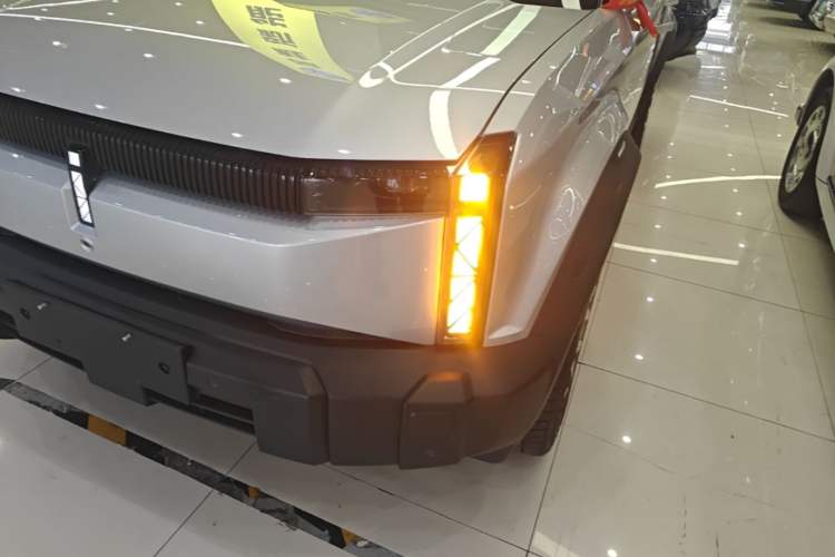 Used iCAR 03 2024 501km Four-wheel Drive Long-Range Advanced Version Left Front Headlight