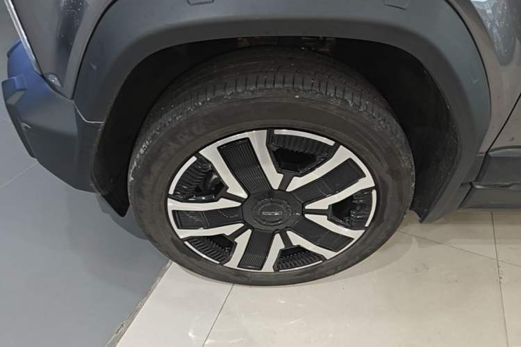 Used iCAR 03 2024 501km Four-wheel Drive Long-Range Advanced Version Left Front Wheel Hub