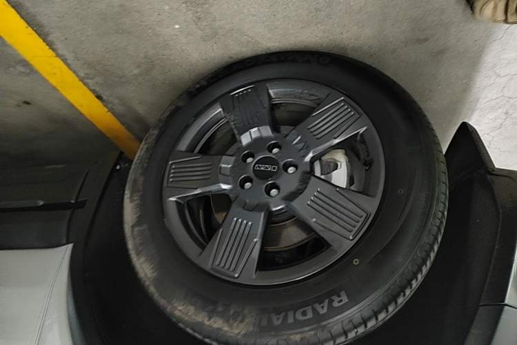 Used iCAR 03 2024 401km Two-Wheel Drive Standard Advanced Version Left Front Wheel Hub