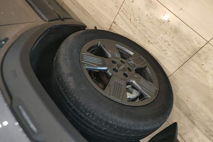 Used iCAR 03 2024 401km Two-Wheel Drive Standard Advanced Version Left Front Wheel Hub