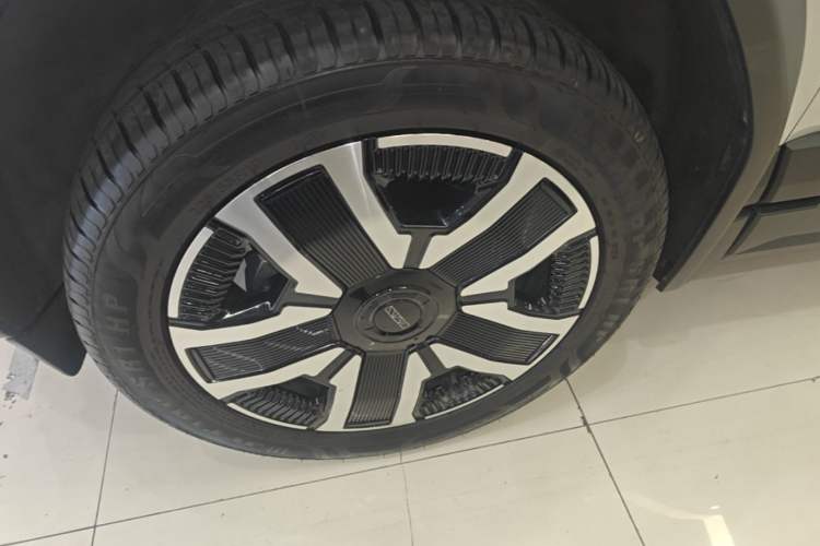 Used iCAR 03 2024 501km Four-wheel Drive Long-Range Advanced Version Left Front Wheel Hub