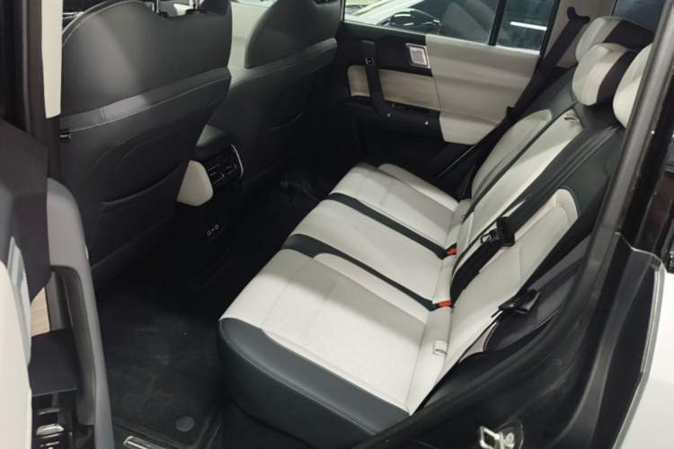 Used iCAR 03 2024 472km Four-Wheel Drive Long-Range Version Left Rear Seat