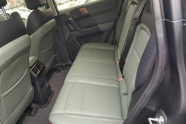 Used iCAR 03 2024 401km Two-Wheel Drive Standard Advanced Version Left Rear Seat