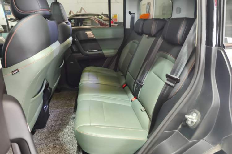 Used iCAR 03 2024 501km Range Two-Wheel Drive Long-Range Smart Trend Edition Left Rear Seat