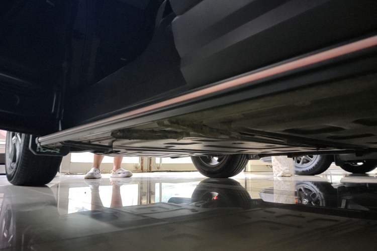Used iCAR 03 2024 401km Two-Wheel Drive Standard Advanced Version Left Side Sill
