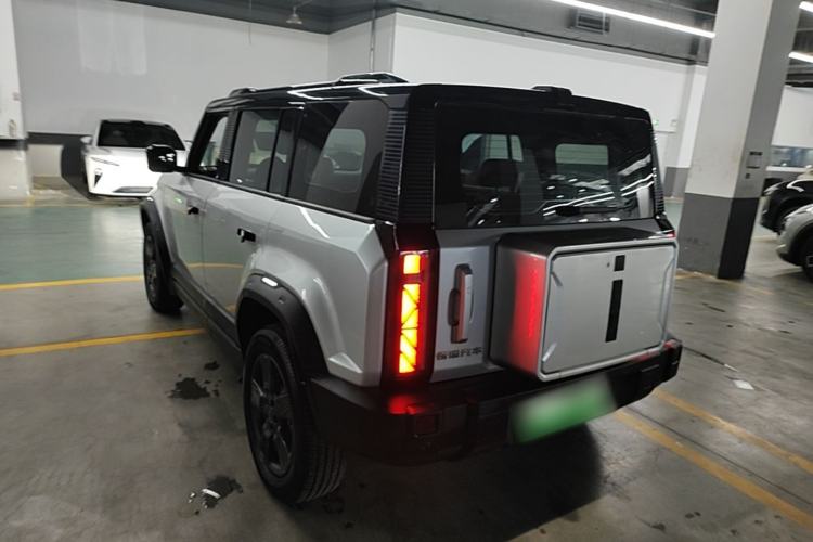 Used iCAR 03 2024 401km Two-Wheel Drive Standard Advanced Version Rear Left 45 Deg