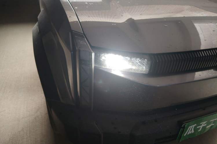 Used iCAR 03 2024 501km Two-Wheel Drive Long-Range Version Right Front Headlight