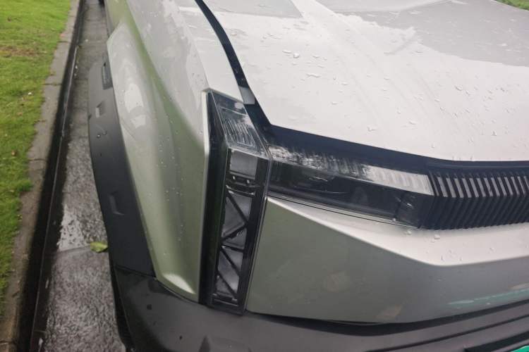 Used iCAR 03 2024 501km Range Two-Wheel Drive Long-Range Smart Trend Edition Right Front Headlight