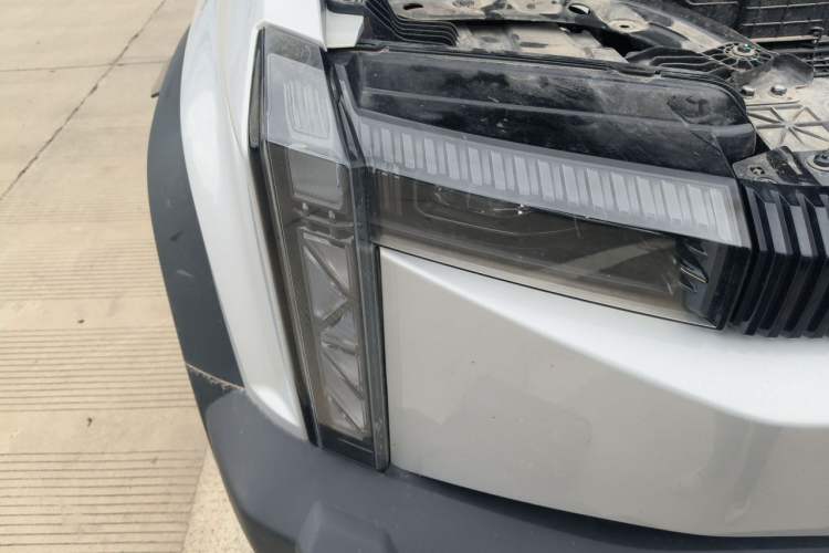 Used iCAR 03 2024 501km Four-wheel Drive Long-Range Advanced Version Right Front Headlight