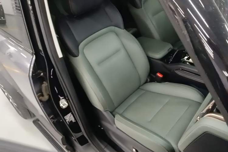 Used iCAR 03 2024 501km Four-wheel Drive Long-Range Advanced Version Right Front Seat