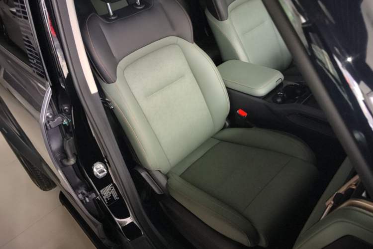 Used iCAR 03 2024 401km Two-Wheel Drive Standard Advanced Version Right Front Seat