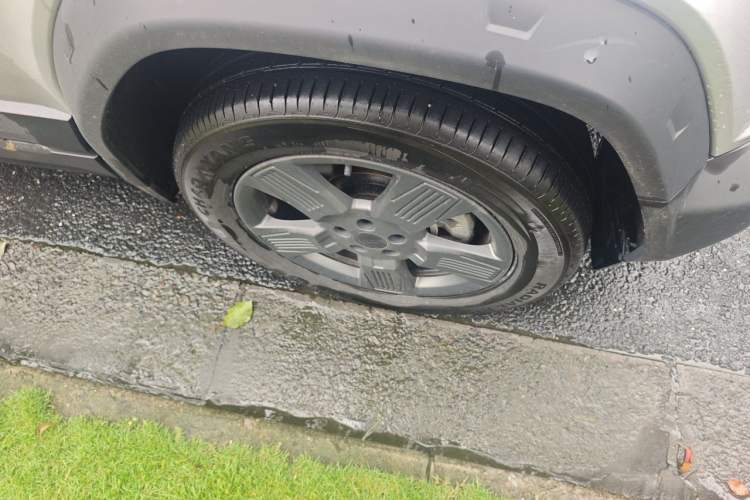 Used iCAR 03 2024 501km Range Two-Wheel Drive Long-Range Smart Trend Edition Right Front Wheel Hub