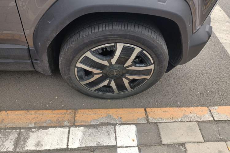 Used iCAR 03 2024 472km Four-Wheel Drive Long-Range Version Right Front Wheel Hub
