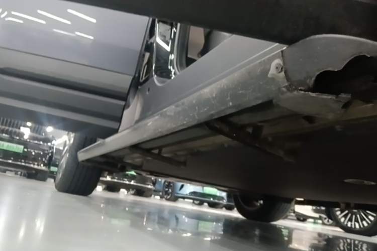 Used iCAR 03 2024 501km Four-wheel Drive Long-Range Advanced Version Right Side Sill