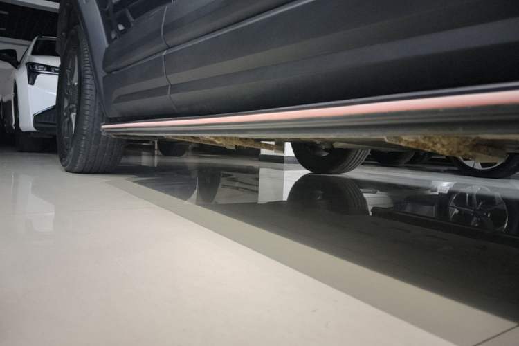 Used iCAR 03 2024 401km Two-Wheel Drive Standard Advanced Version Right Side Sill