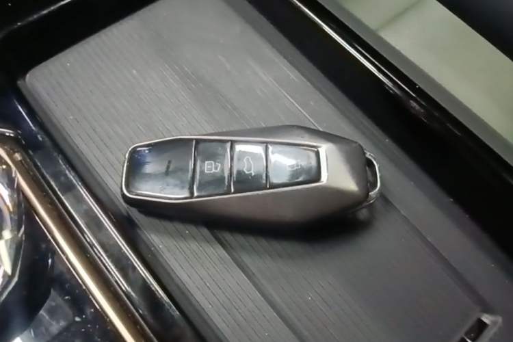 Used iCAR 03 2024 501km Four-wheel Drive Long-Range Advanced Version Vehicle Key