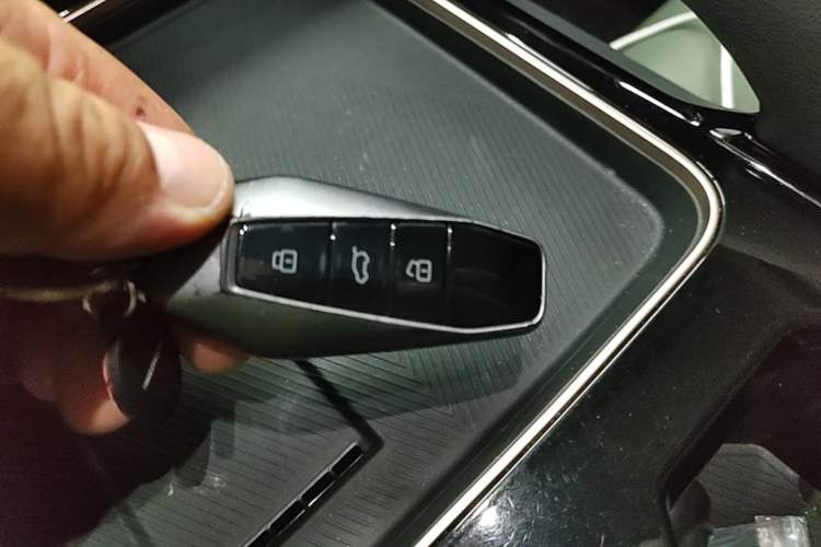 Used iCAR 03 2024 401km Two-Wheel Drive Standard Advanced Version Vehicle Key