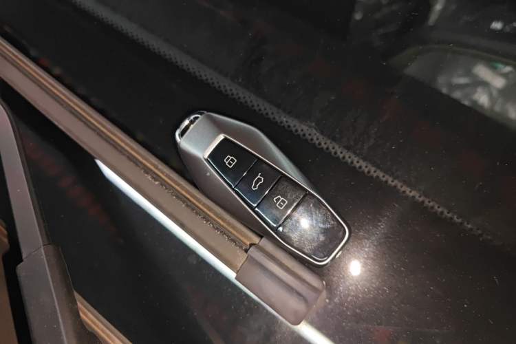 Used iCAR 03 2024 472km Four-Wheel Drive Long-Range Version Vehicle Key