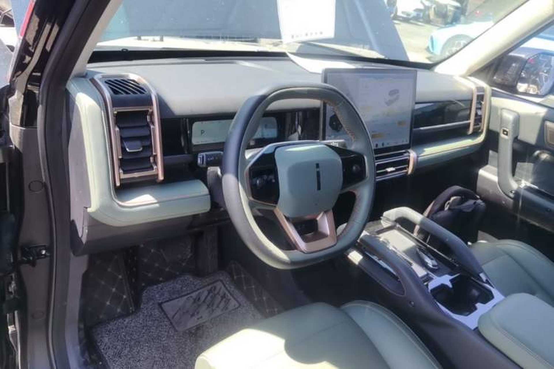 Used iCAR 03 2024 501km Four-wheel Drive Long-Range Advanced Version Center Console