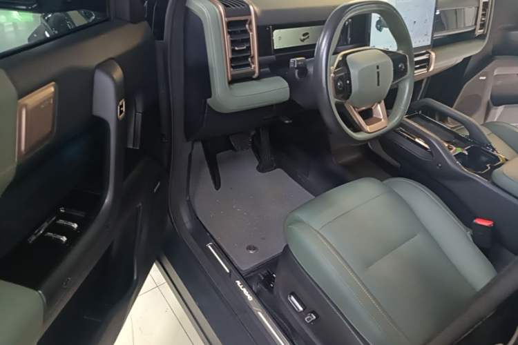 Used iCAR 03 2024 501km Four-wheel Drive Long-Range Advanced Version Driver Seat