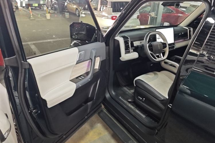 Used iCAR 03 2024 472km Four-Wheel Drive Long-Range Intelligent Advanced Version Driver Seat