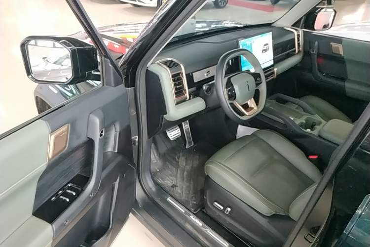 Used iCAR 03 2024 501km Four-wheel Drive Long-Range Advanced Version Driver Seat