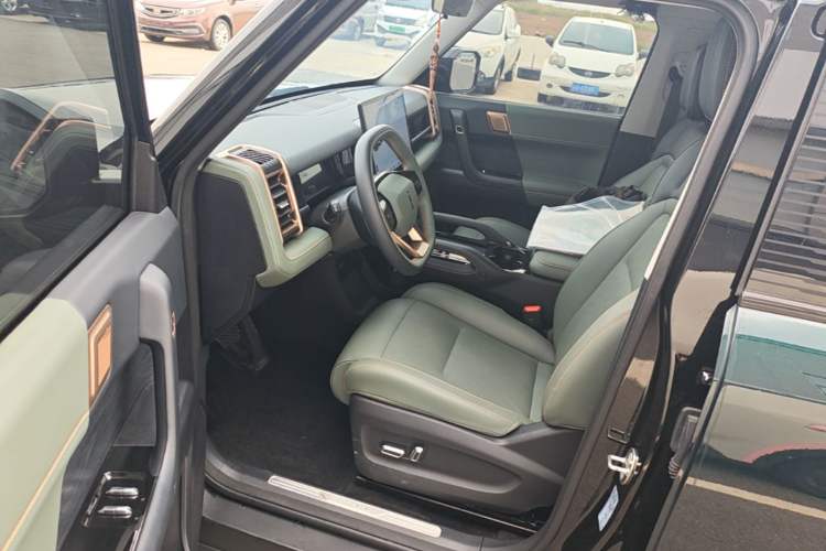 Used iCAR 03 2024 472km Four-Wheel Drive Long-Range Intelligent Advanced Version Driver Seat