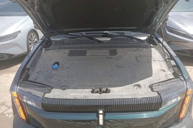 Used iCAR 03 2024 501km Two-Wheel Drive Long-Range Yuechao Edition Engine Bay