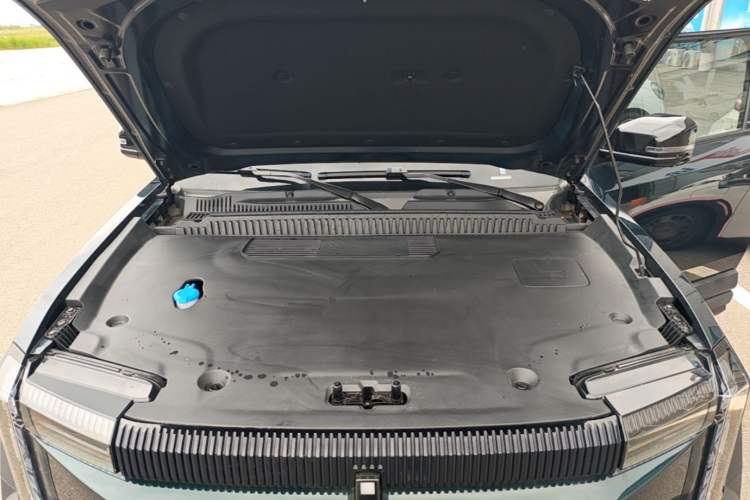 Used iCAR 03 2024 472km Four-Wheel Drive Long-Range Intelligent Advanced Version Engine Bay