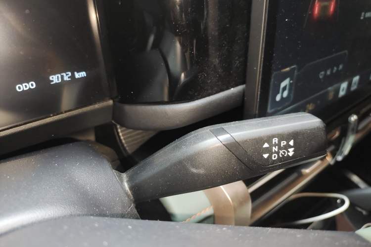 Used iCAR 03 2024 401km Two-Wheel Drive Standard Advanced Version Gear Lever