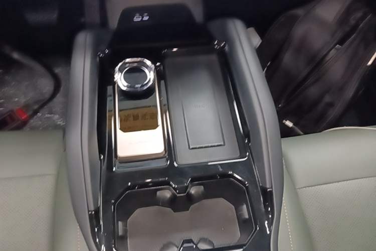 Used iCAR 03 2024 472km Four-Wheel Drive Long-Range Version Gear Lever