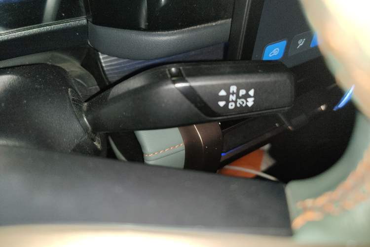 Used iCAR 03 2024 501km Four-wheel Drive Long-Range Advanced Version Gear Lever